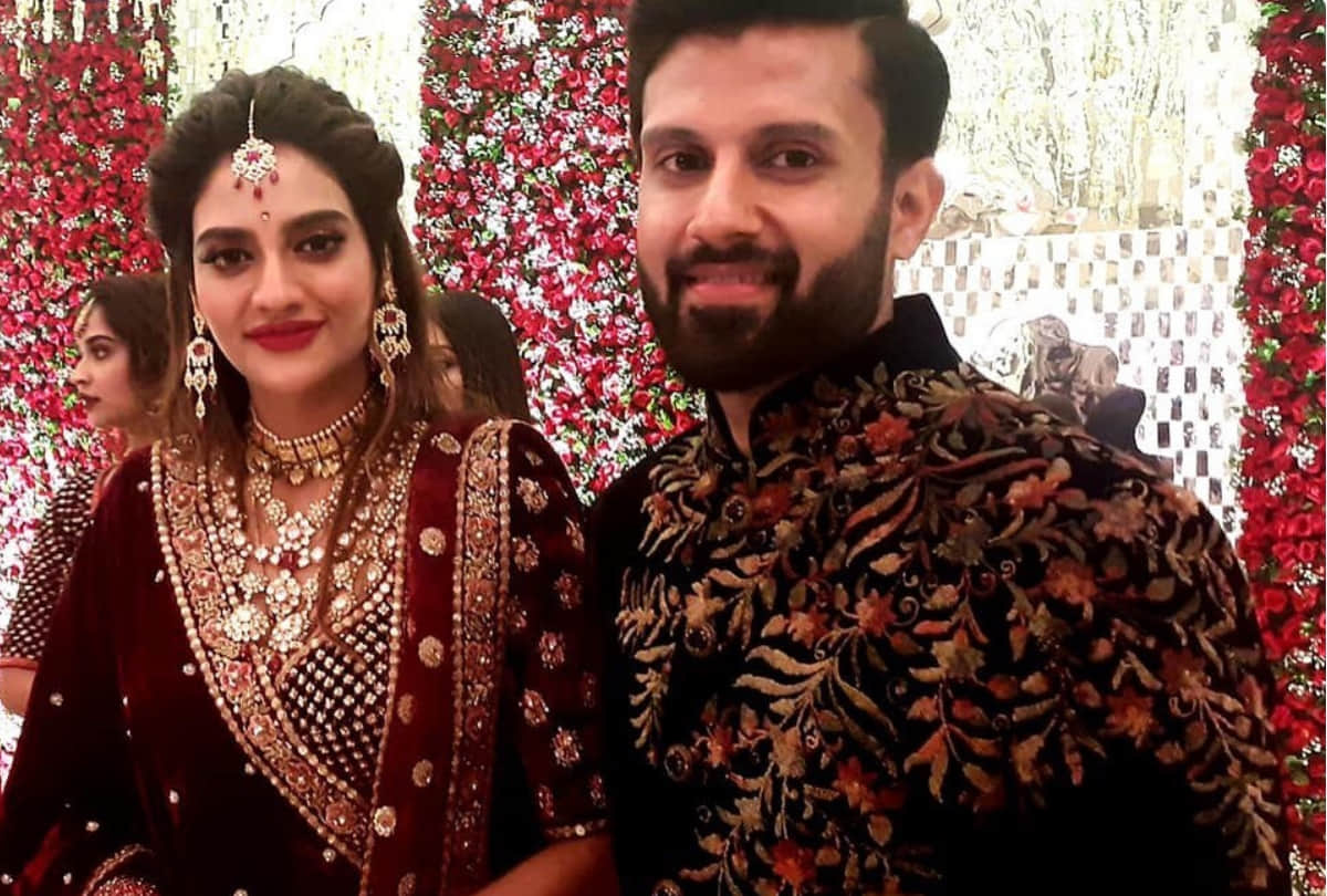 nusrat jahan romantic photoshoot with husband nikhil jain after reception
