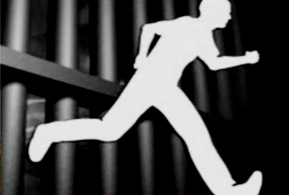 prisoner escaped breaking window of toilet from Sukhpura Temporary Jail in ballia