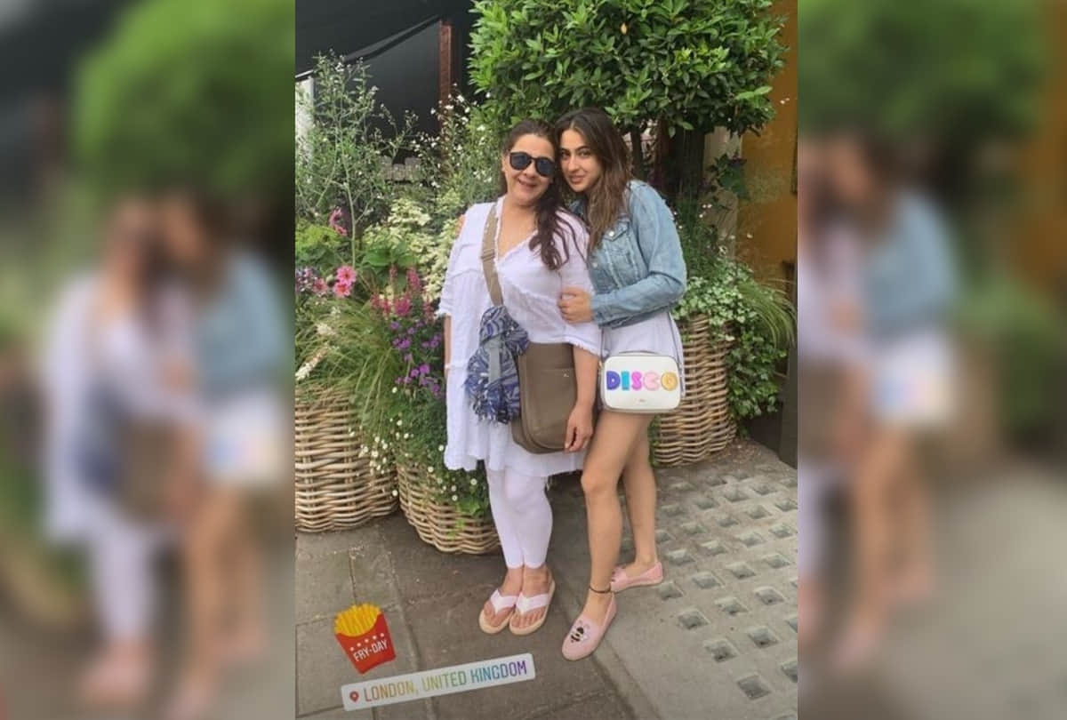 Sara Ali Khan is painting Instagram blue with her beach vacation pictures