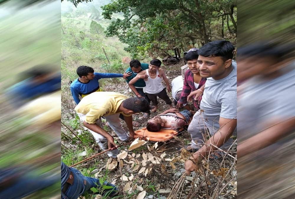 Car fall into ditch in kotdwar haryana two friends killed photos