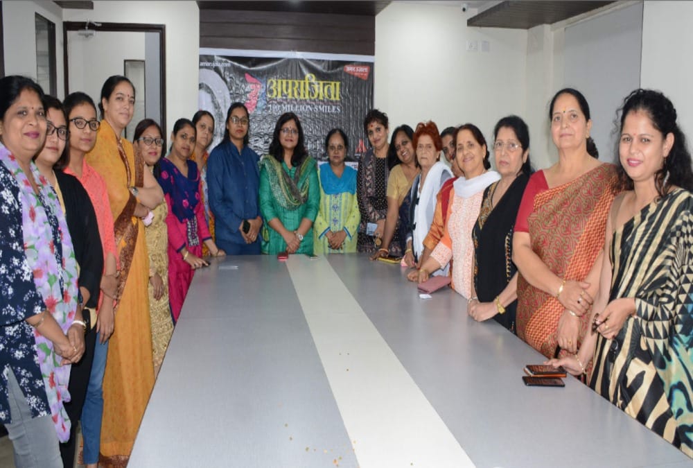 Amar ujala aprajita 100 million smiles gynecologist Give Answer to womens in facebook live