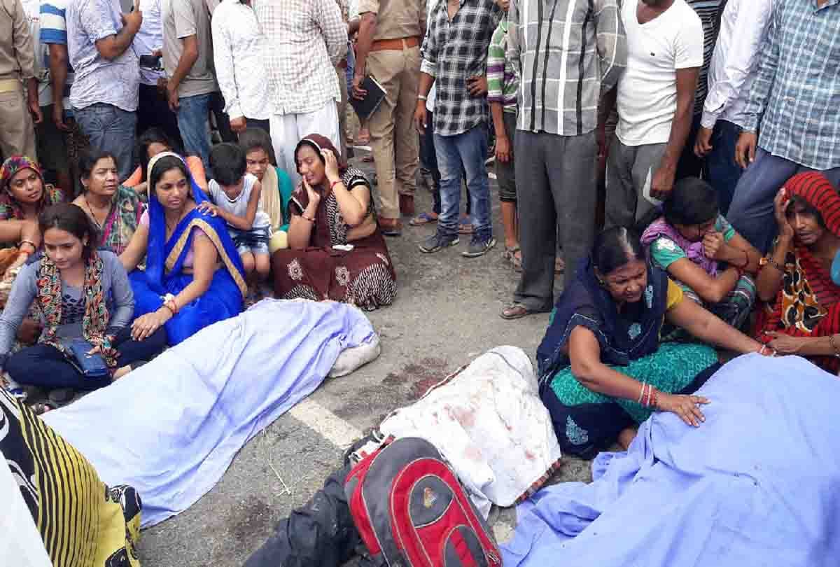 Major accident in Auraiya 8 dead in tempo truck collision