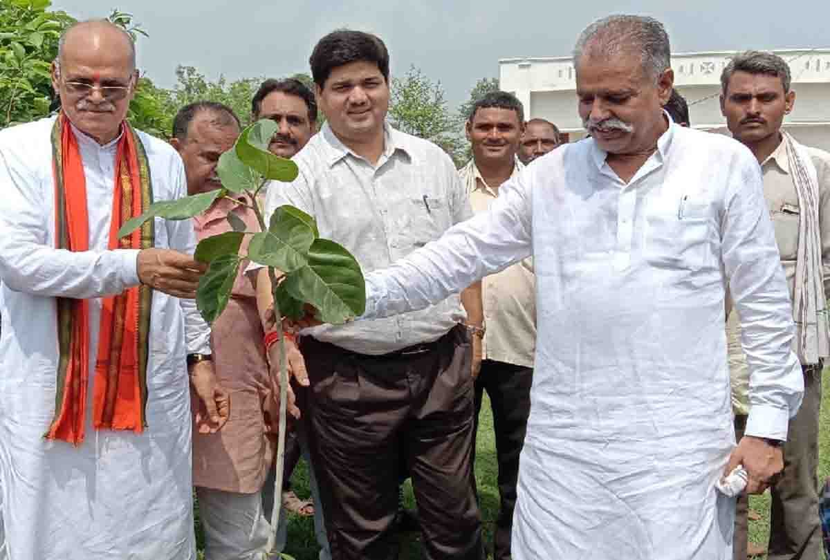 agriculture state minister talk about bundelkhand problems