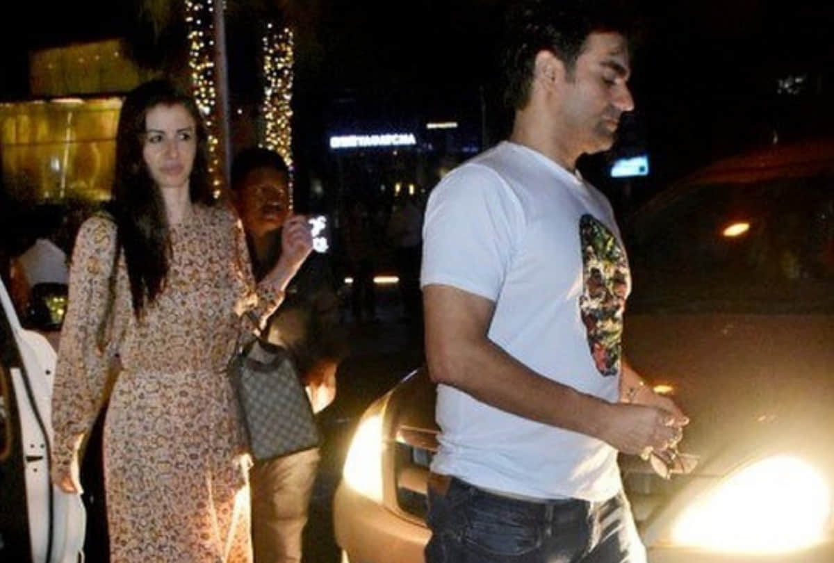 Arbaaz Khan spotted with his girlfriend Giorgia Andriani on dinner date in mumbai