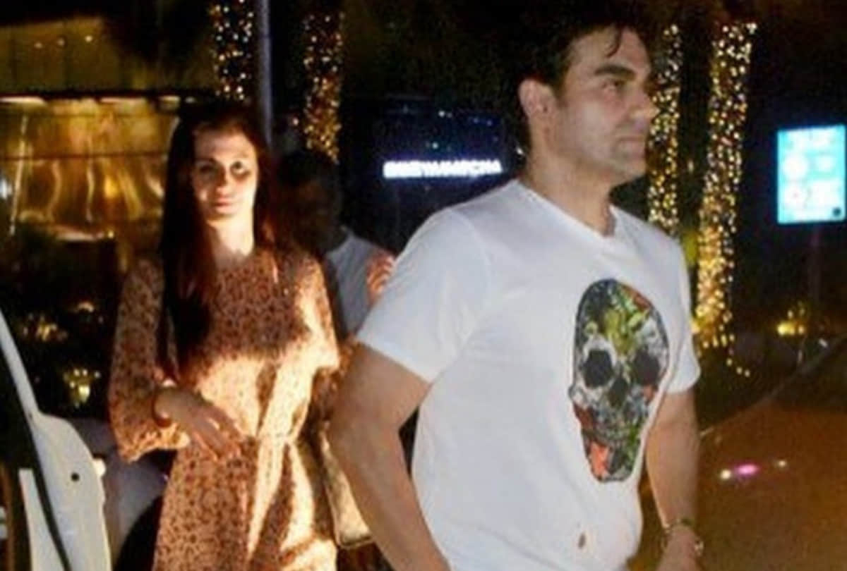 Arbaaz Khan spotted with his girlfriend Giorgia Andriani on dinner date in mumbai