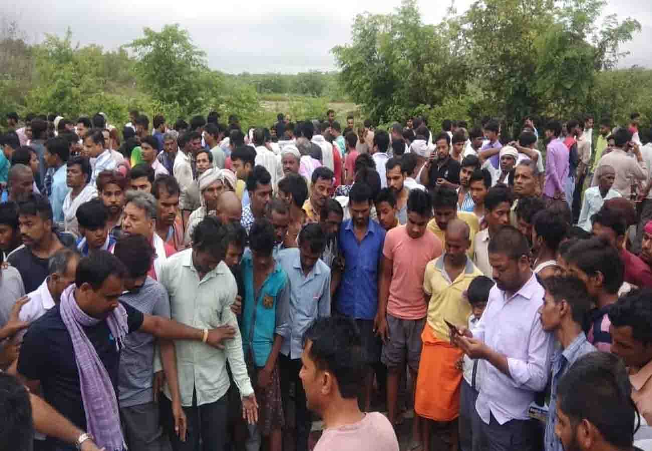 Road Accident in Auraiya, eight people died and two injured