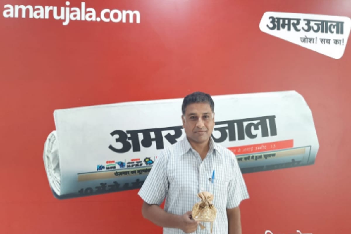 shoeb ikram from Meerut won the gold coin in Amar ujala Khana khazana contest