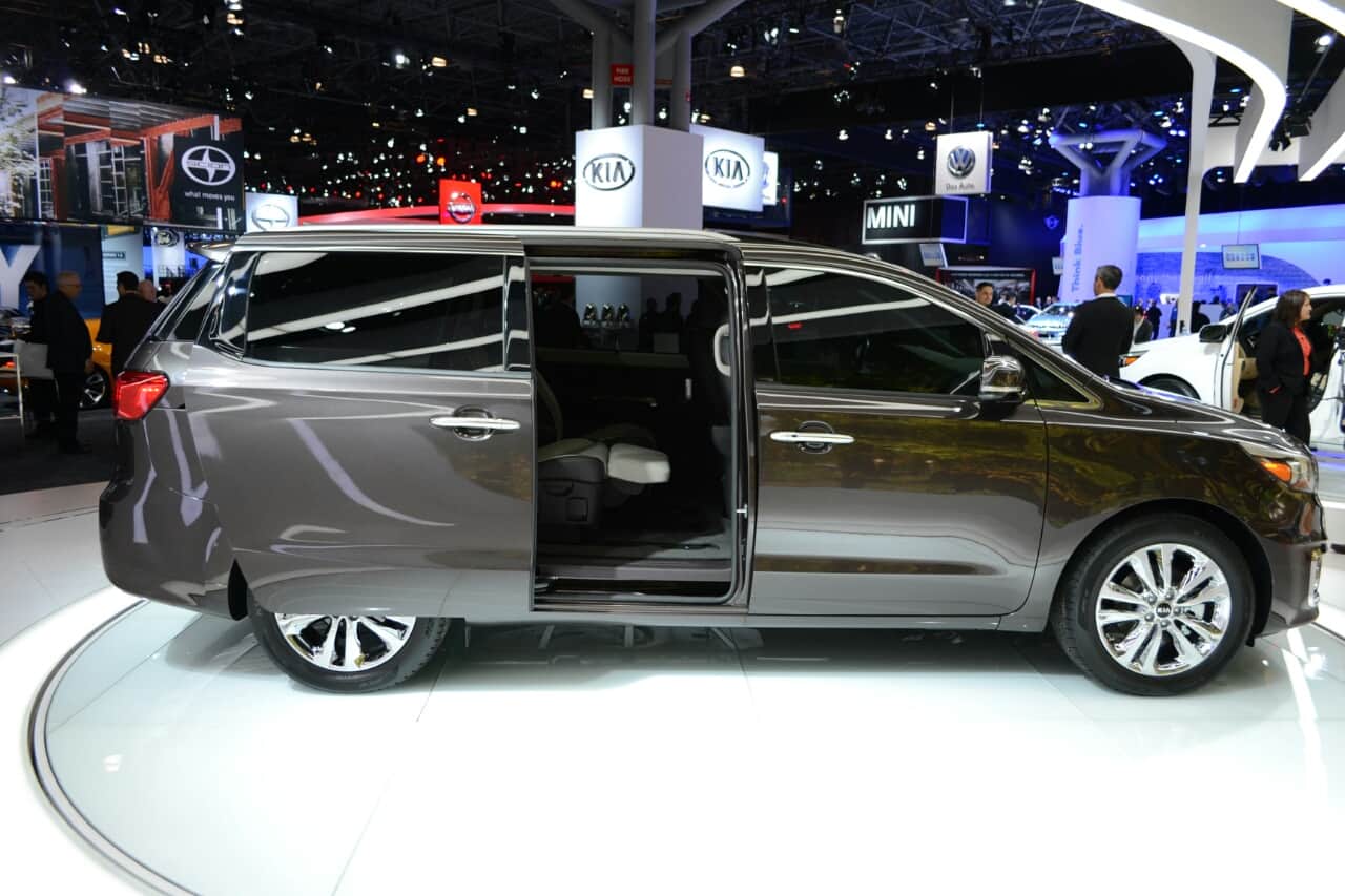 kia carnival mpv launch in india kia carnival vs toyota innova crysta