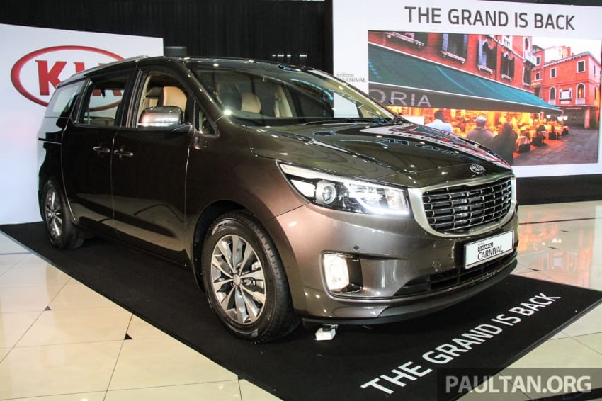 Toyota innova crysta rival kia motors will launch kia carnival grand in india