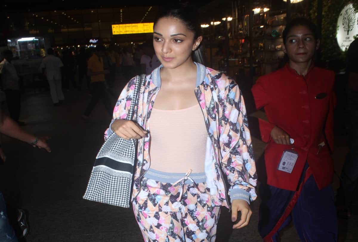 Kiara Advani To Kartik Aaryan These Bollywood Celebrities Spotted In Mumbai