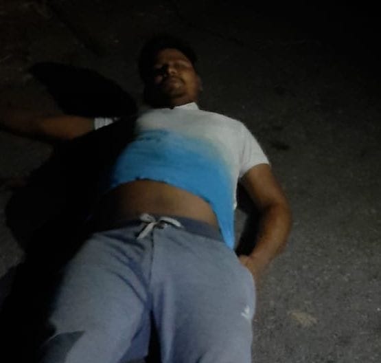 one robber are injured in ancounter, another  absconding