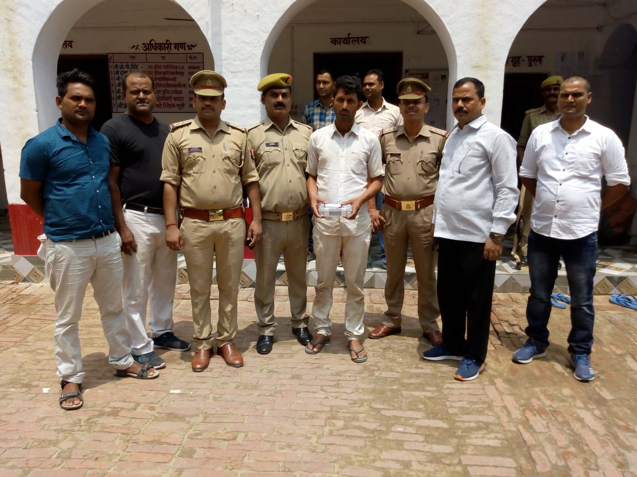 one arrested with fake currency