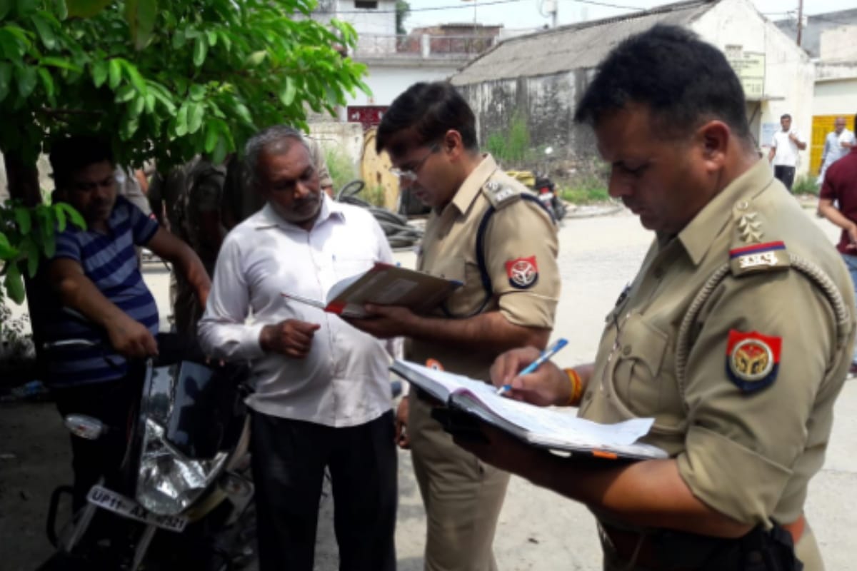 Badmash looted bag of ten lakhs rupees in saharanpur from a man