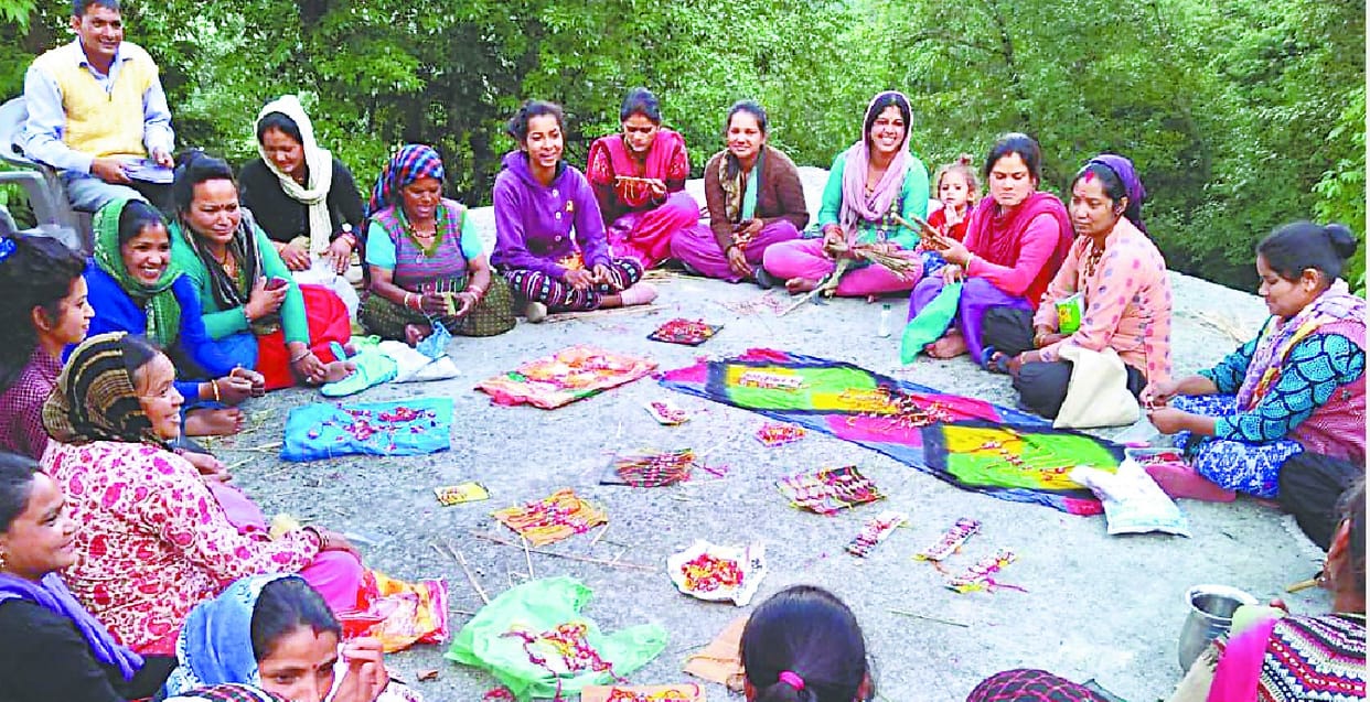 is baar bhaiyon kee kalaiyon par sajegee ringaal kee raakhiyaan