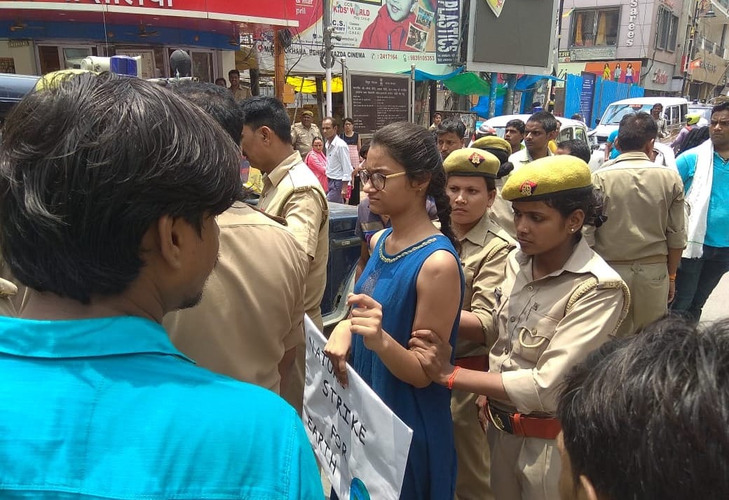 BJP Worker argument with security guard during PM Modi visit varanasi