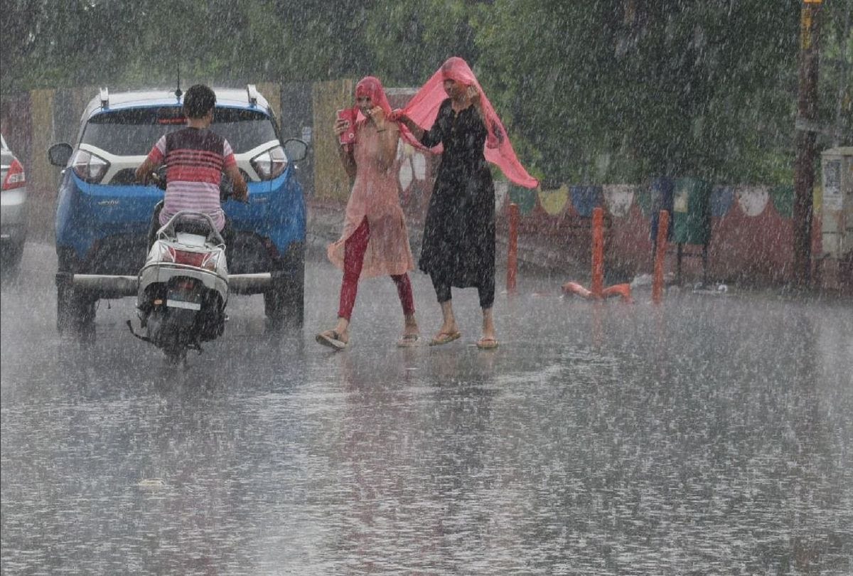 heavy rain in agra weather today