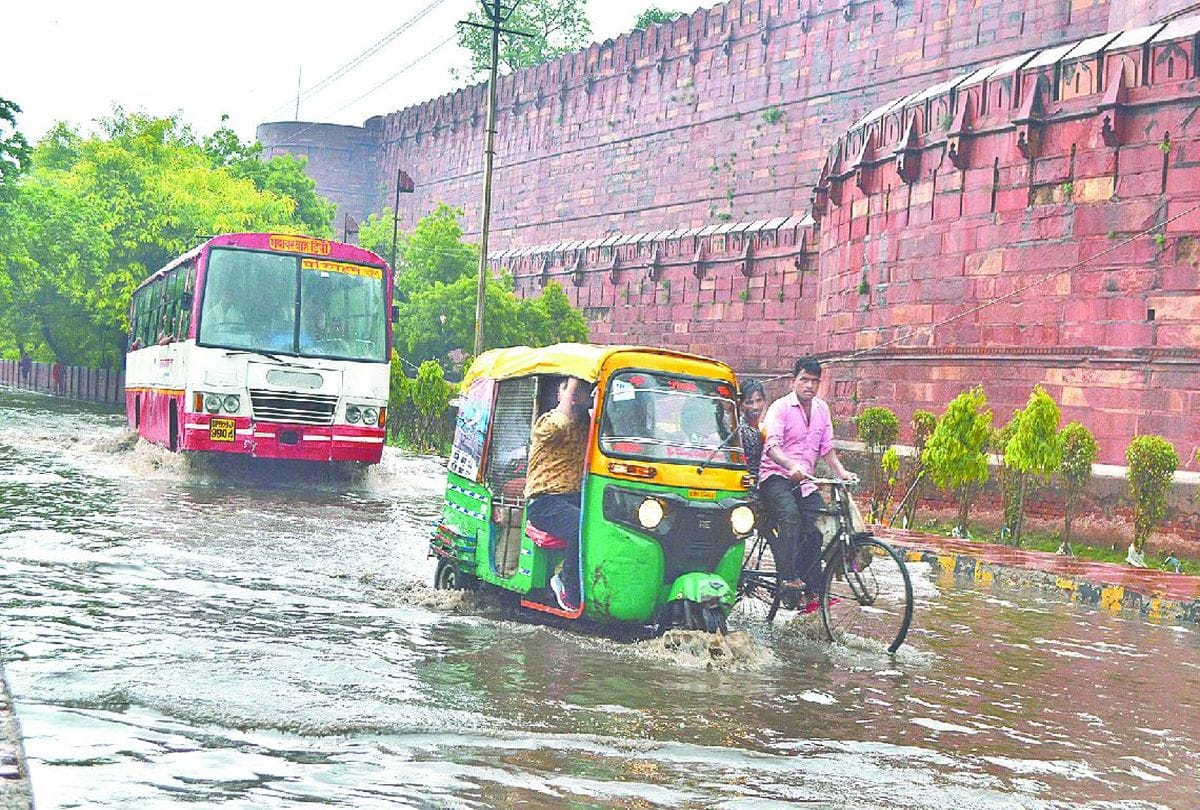 heavy rain in agra weather today