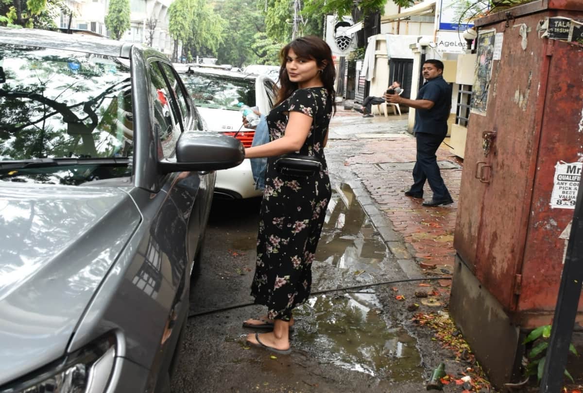 Kiara Advani To Kartik Aaryan These Bollywood Celebrities Spotted In Mumbai