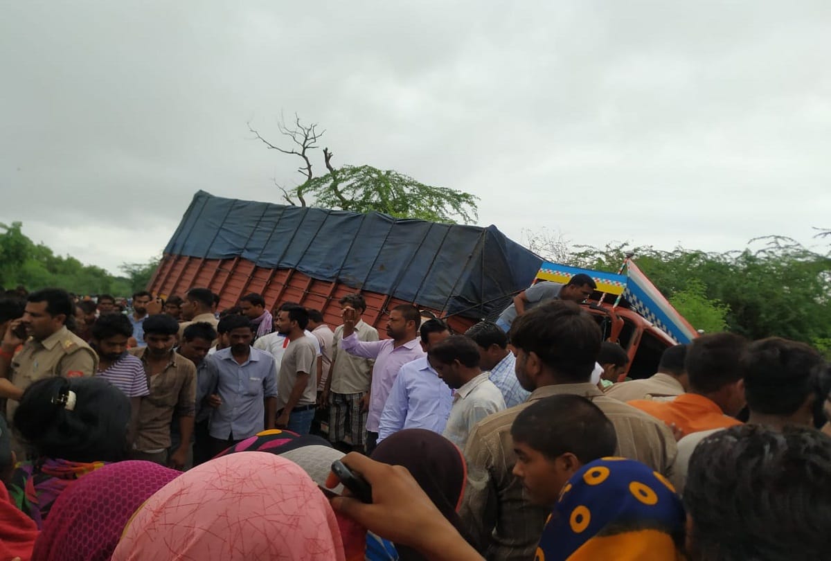 Road Accident in Auraiya, Uttar Pradesh DCM truck Collides auto