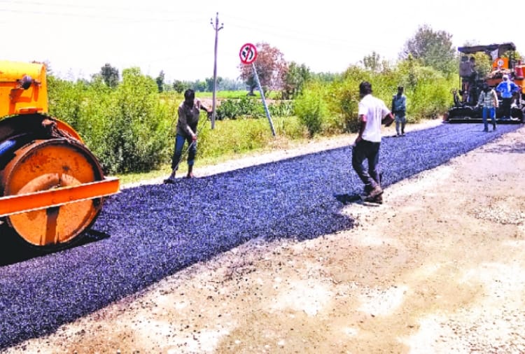 DC Imposed  Fine On Crusher Operators For Damaged The Road In Pathankot
