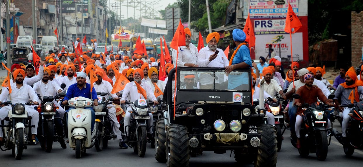 Visiting Sri Guru Granth Sahib is compatible with Nihal