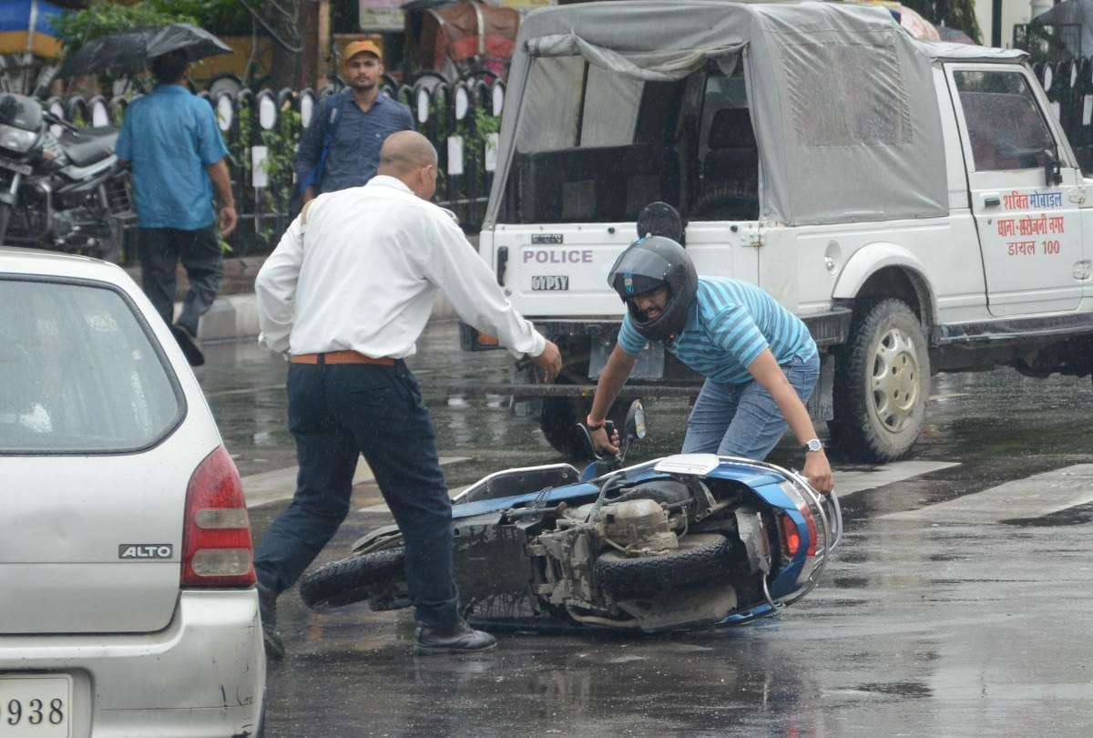 heavy rain changes weather in uttar pradesh