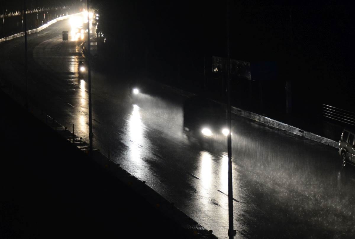 heavy rain changes weather in uttar pradesh