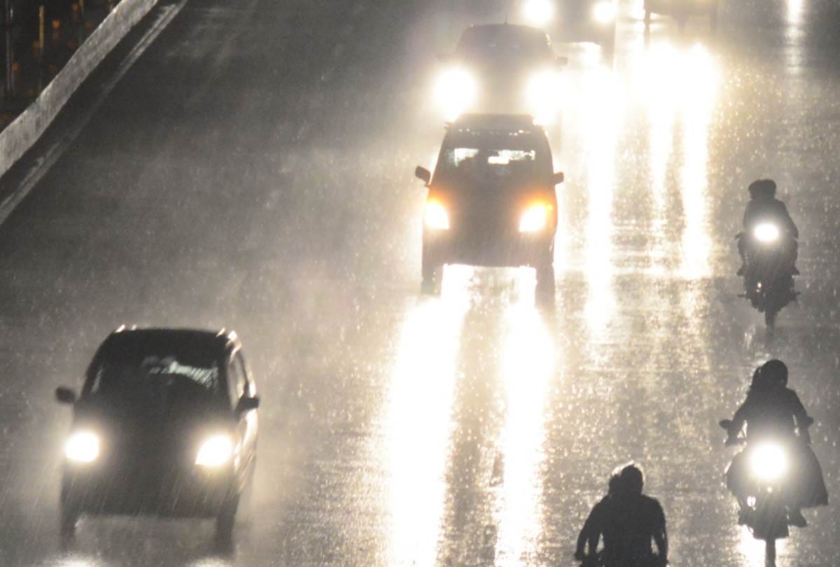 heavy rain changes weather in uttar pradesh