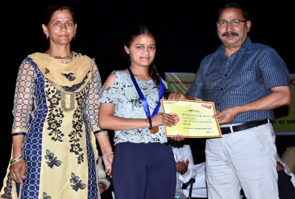 Amar ujala bhavishya jyoti samman 2019 in uttarkashi 66 students honoured photos