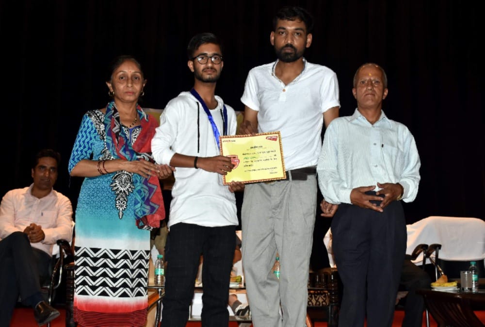 Amar ujala bhavishya jyoti samman 2019 in uttarkashi 66 students honoured photos