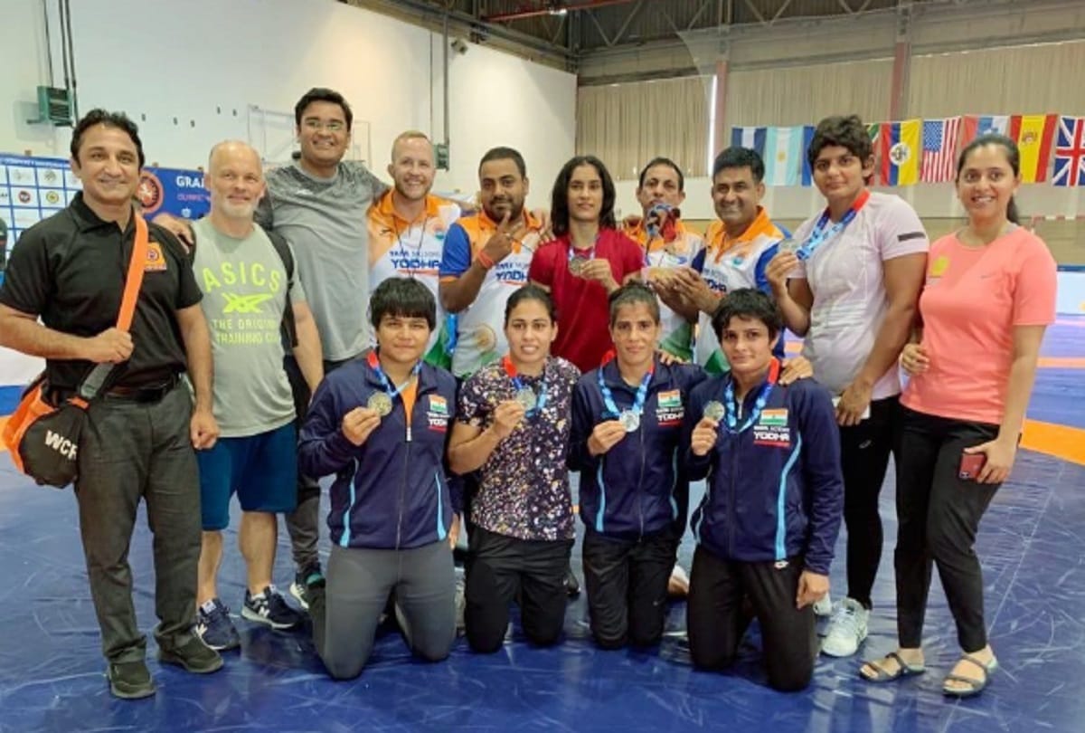 Vinesh phogat and divya kakran clinches gold medal in Wrestling Grand Prix of Spain