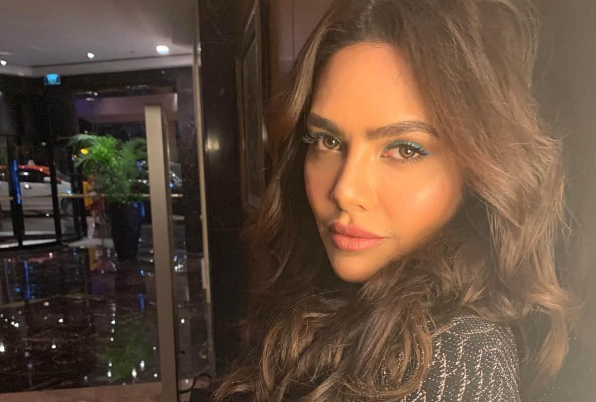 Esha Gupta made her relationship with Spanish boyfriend official by sharing a photo on Instagram