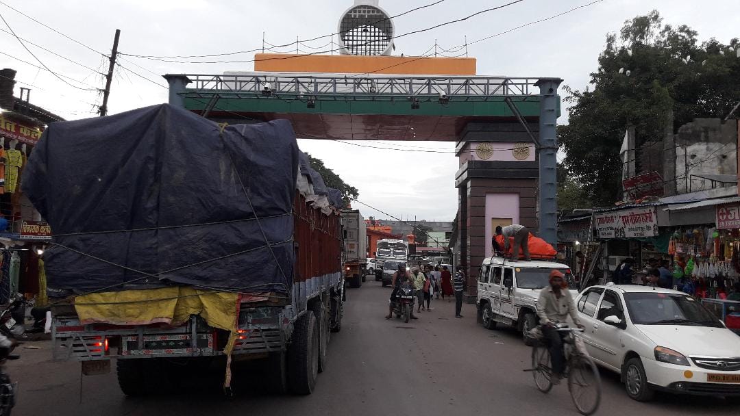 flow vehicles to nepal border