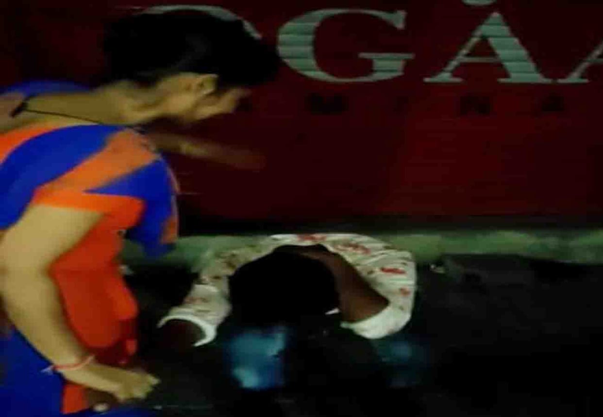 molest young man had a beating by woman in kanpur