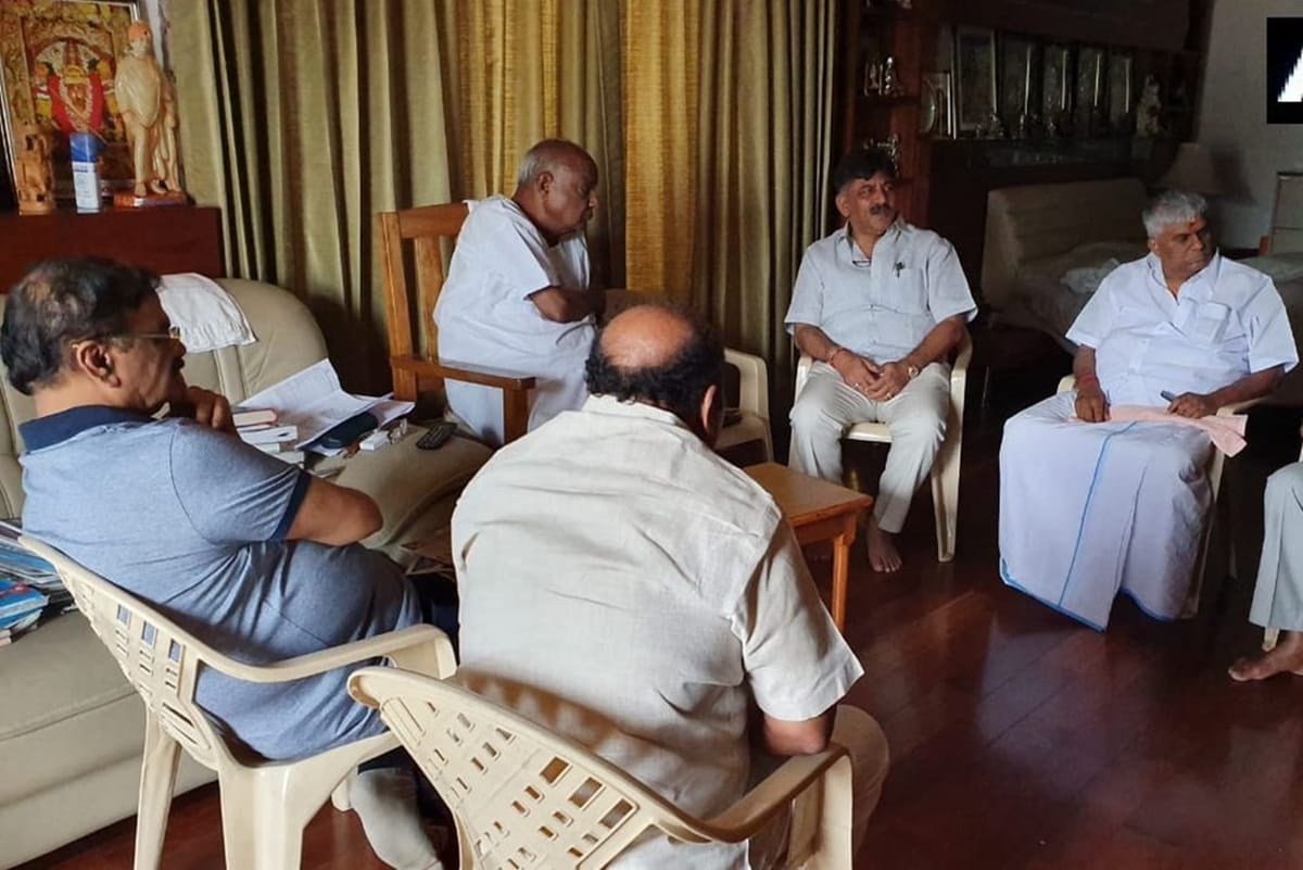 Live Updates: Congress-JDS trying to save their government, talks are going on with rebel MLAS