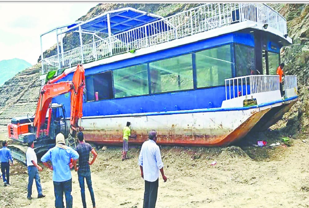 Floating Marina out of Tehri lake after two month of drowned