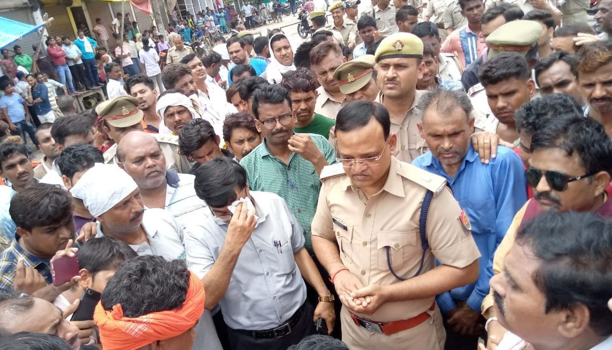 lathi charge on kidnapping of daughter of businessman in Karari