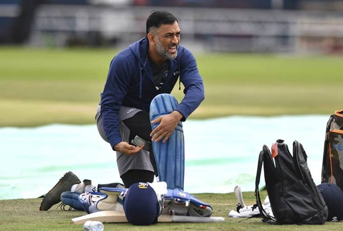BCCI top leader already informed MS Dhoni about his exclusions from annual central contract list