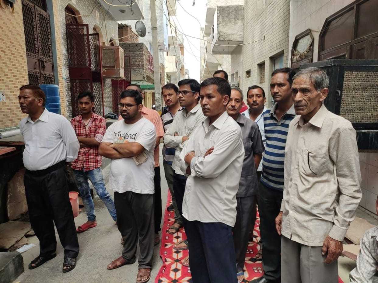 Senior Auditor killed with sharp knife in delhi