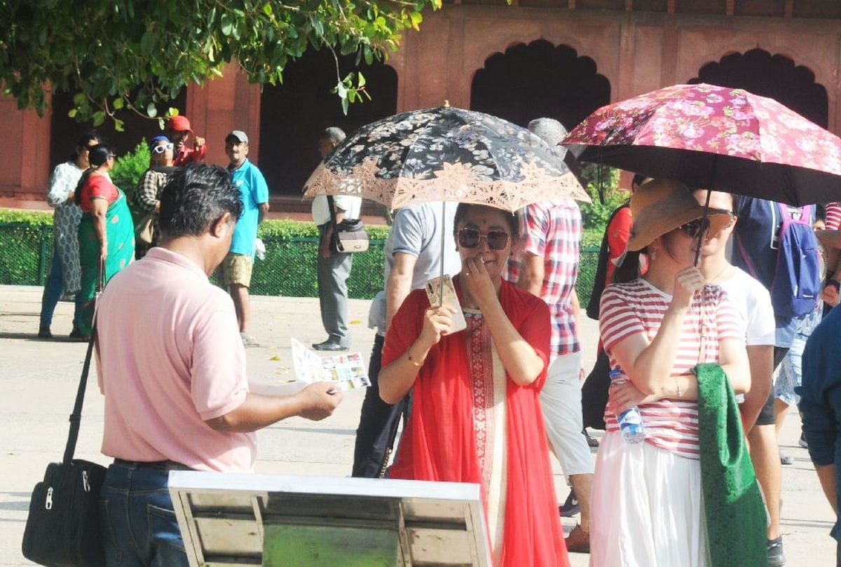 Tajmahal Commission set for Photographer and guide lapkagiri not stoped