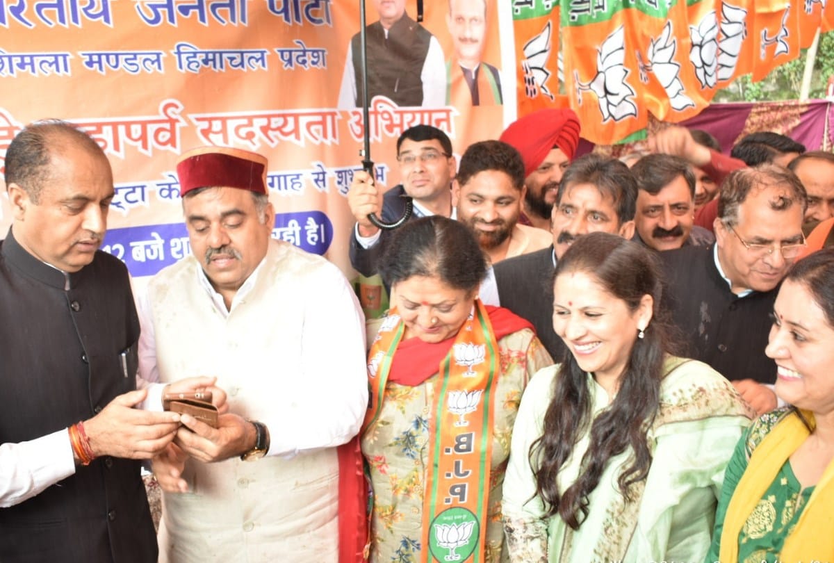 पूर्व मुख्यमंत्री वीरभद्र सिंह की करीबी पार्षद भाजपा में शामिल