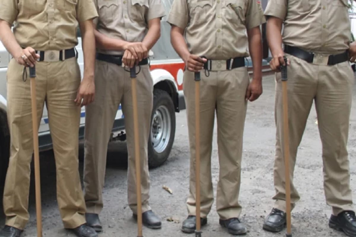 3 Inspector and 22 constables issue notice for compulsory retirement in varanasi