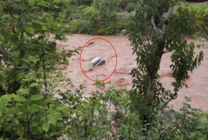 Suddenly Water Came In Ghaggar River And A Car Started Flowing In Panchkula