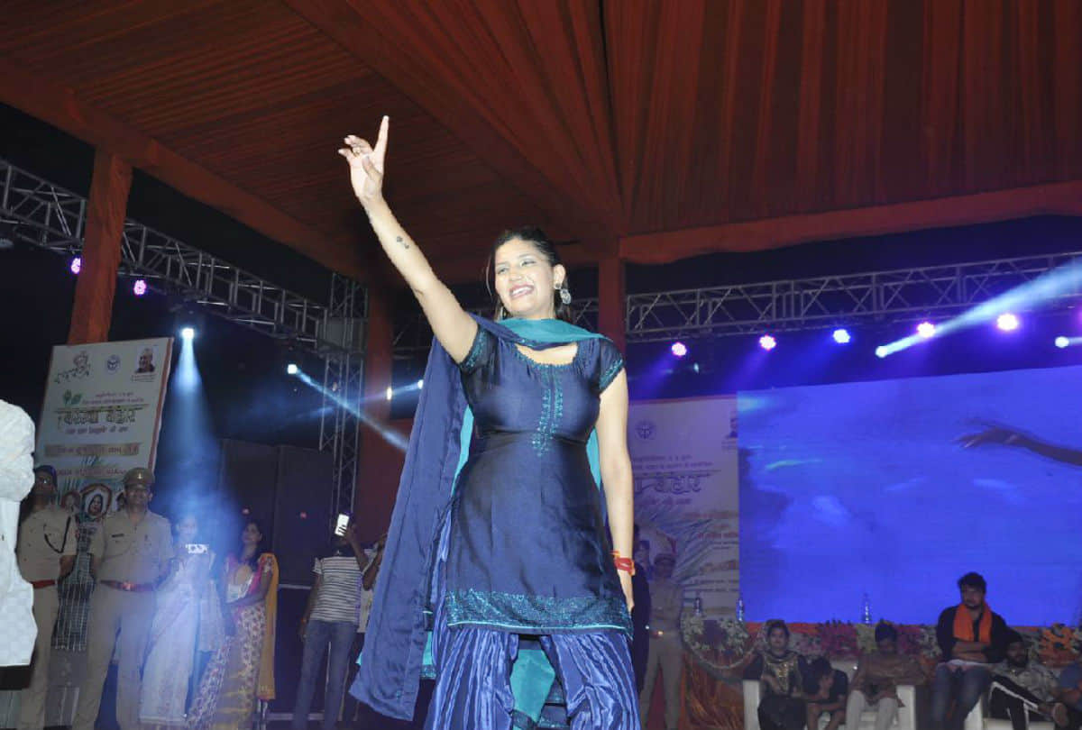 Sapna Choudhary stage dance video on song bairan getting viral on internet