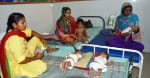 मुजफ्फरनगर जिला चिकित्सालय के पोषण पुनर्वास केन्द्र में इलाज कराते बच्चे।