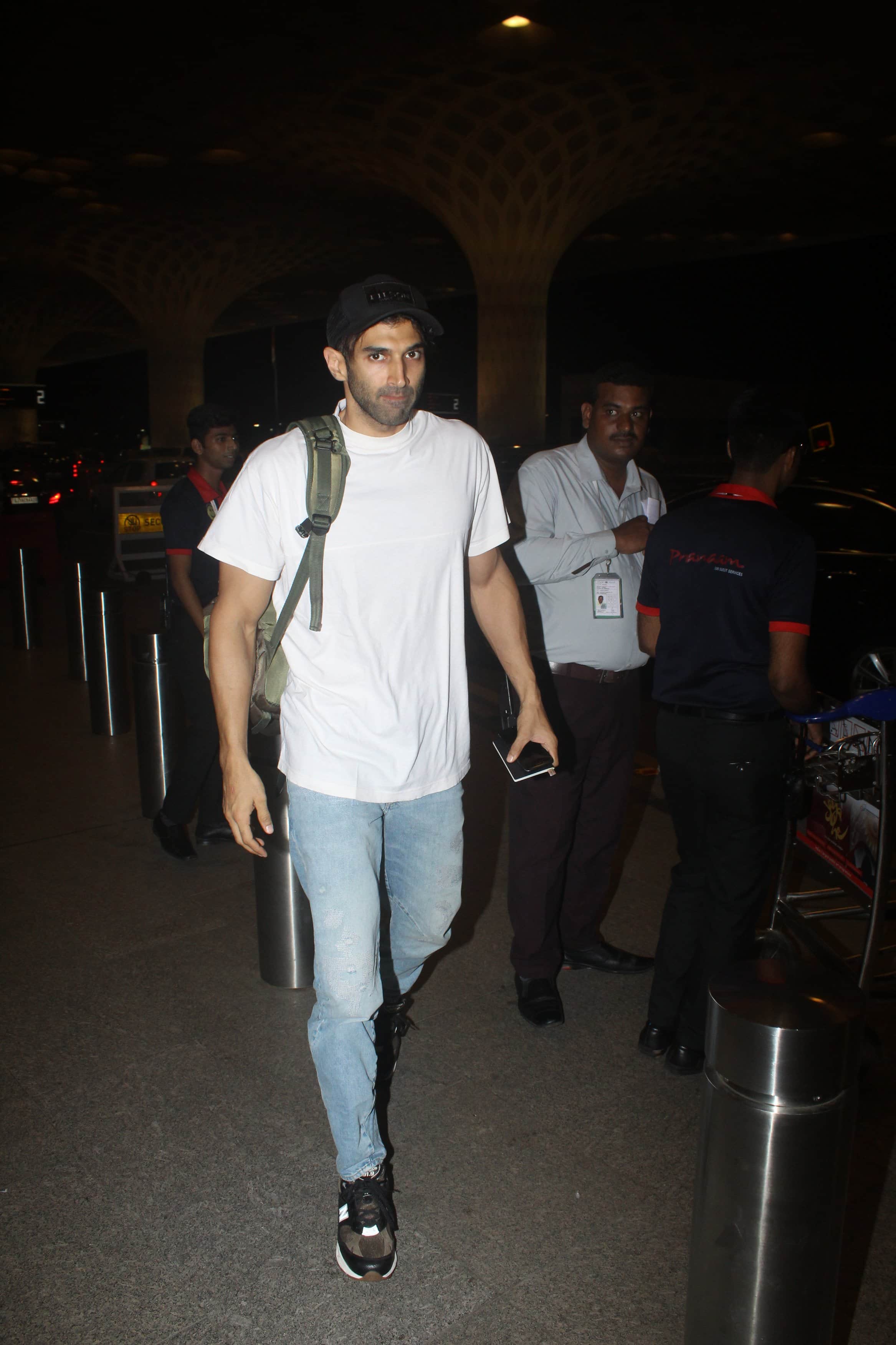 Ajay Devgan to Aamir Khan Rani Mukerji Khushi Kapoor and esha Gupta spotted at mumbai airport