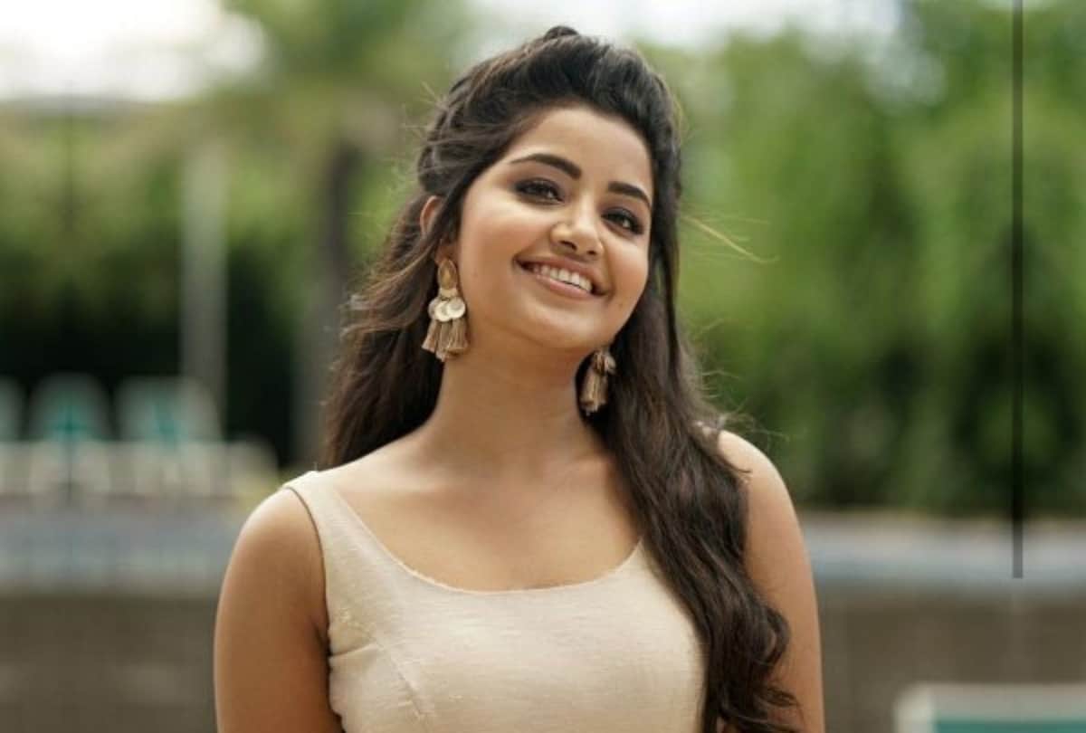 Premam actress Anupama Parameswaran Facebook account Gets hacked