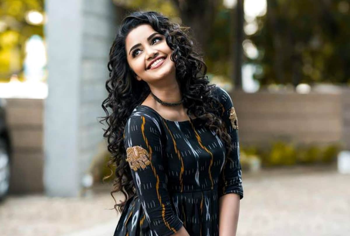 Premam actress Anupama Parameswaran Facebook account Gets hacked
