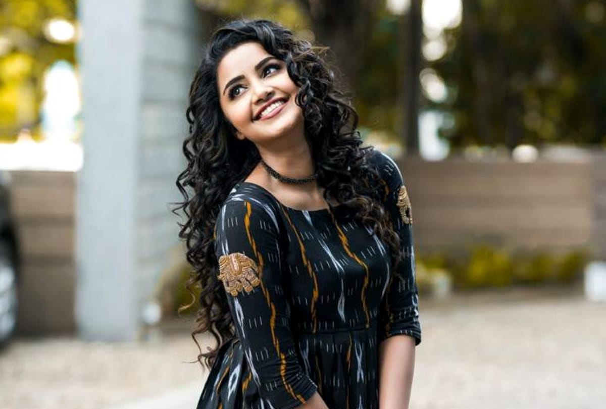 Premam actress Anupama Parameswaran Facebook account Gets hacked