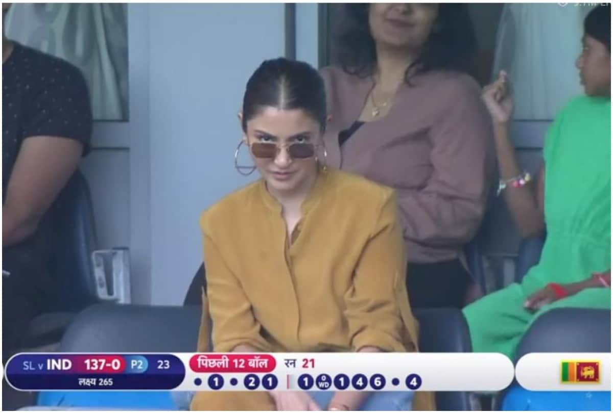 World Cup 2019: Anushka Sharma asks what is the signal for four at India vs Sri Lanka match